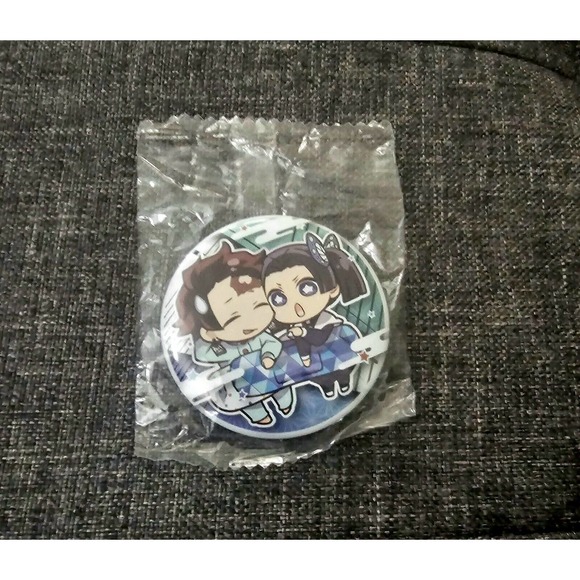 π₯π3/$15 Demon Slayer Aoi Kanzaki Tanjiro Can Badge Pin - Picture 3 of 3